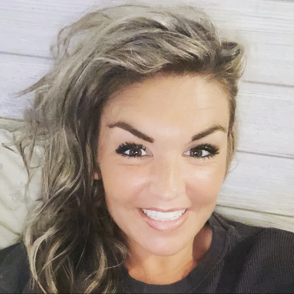 Meet Your Posher, Halley - Picture 2 of 15